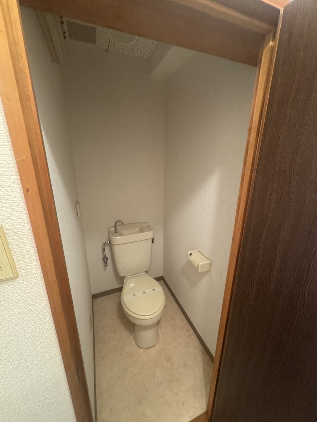 トイレ内装 Before
